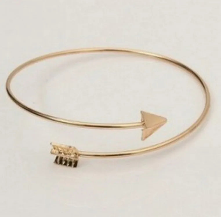 Bracelete Feminino Gótico Punk com Design de Flecha - Bijuteria Ajustável, Estilo Moderno, Pulseira Aberta e Elegante para Mulheres! - IMPORTADO